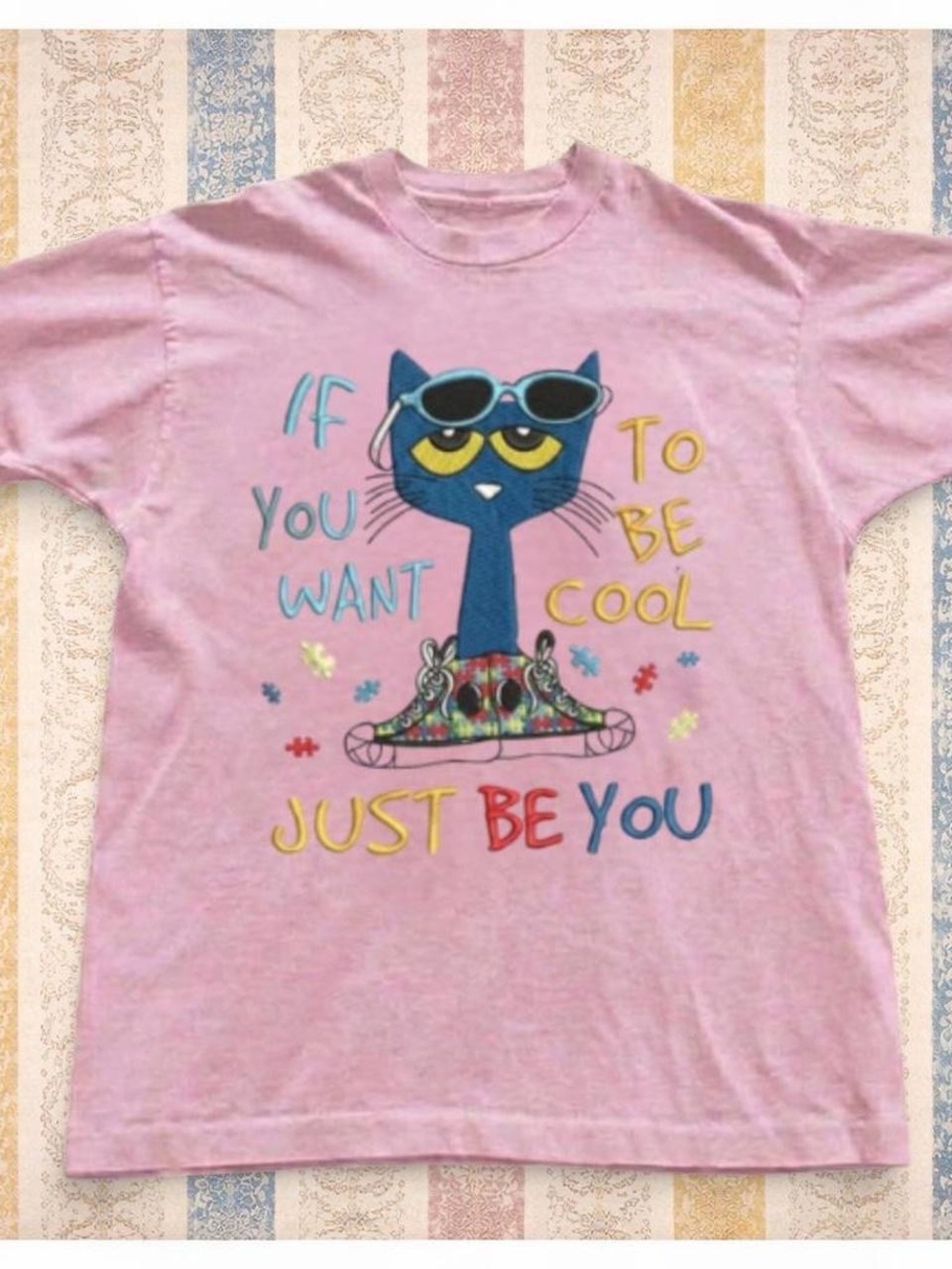 Gildan Pink Graphic Tee with Cool Blue Cat and Multicolor Print